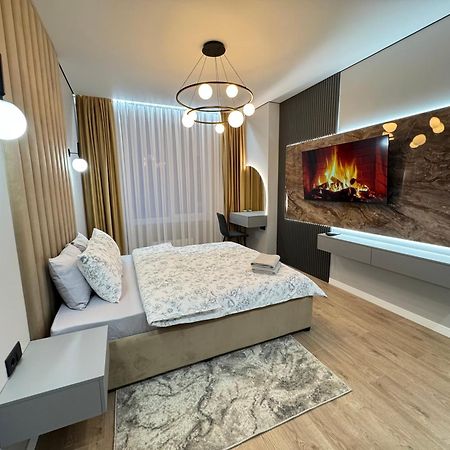 Two Bedroom Apartment In The Center, With Parking, Address Avram Iancu 32 Chişinău Eksteriør billede