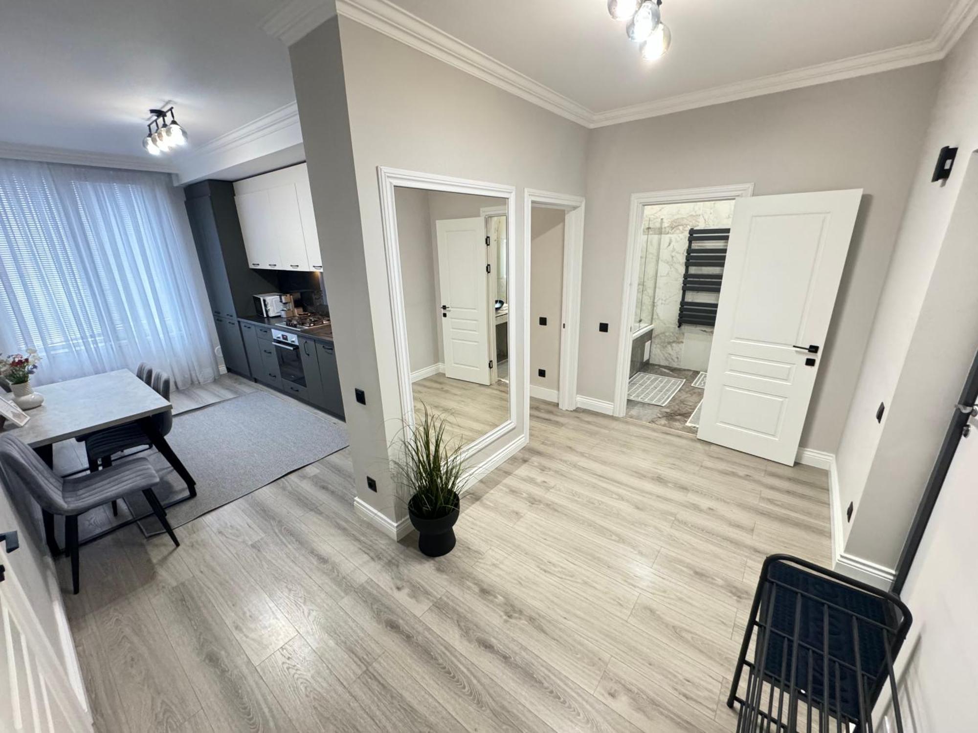 Two Bedroom Apartment In The Center, With Parking, Address Avram Iancu 32 Chişinău Eksteriør billede