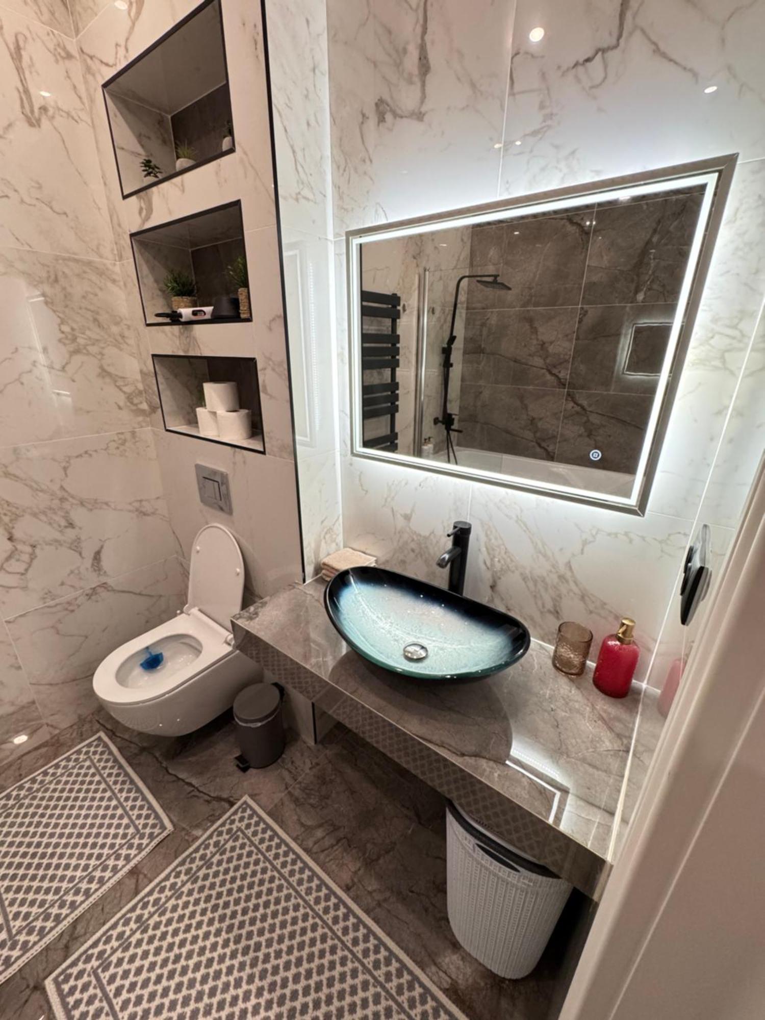 Two Bedroom Apartment In The Center, With Parking, Address Avram Iancu 32 Chişinău Eksteriør billede