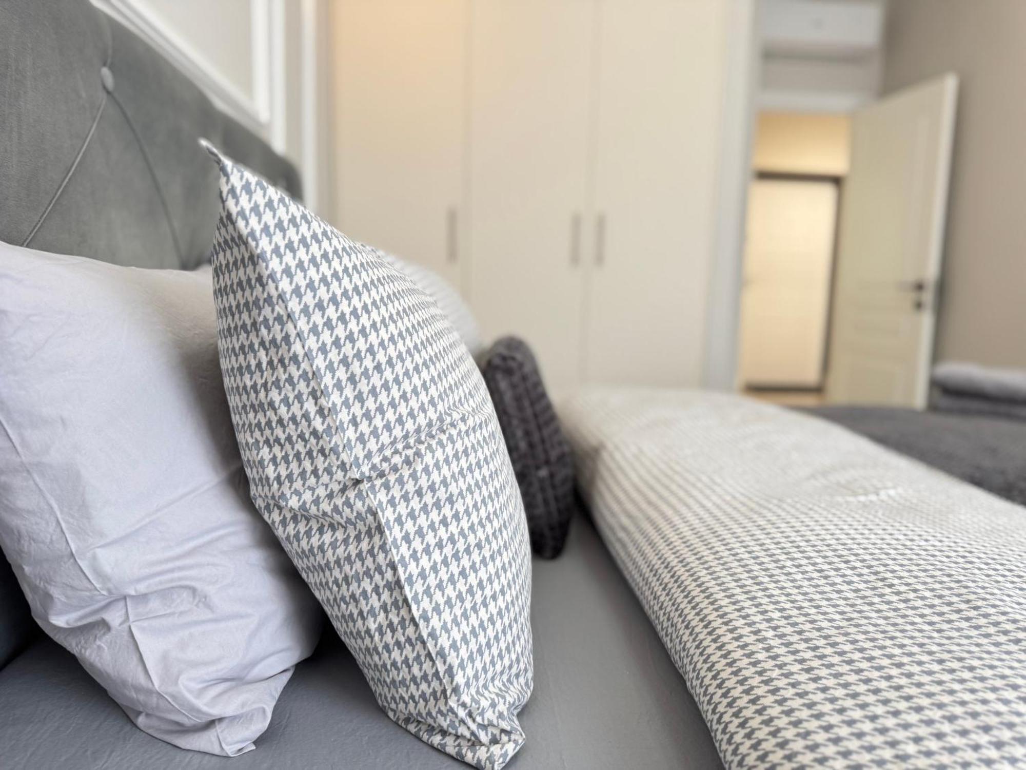 Two Bedroom Apartment In The Center, With Parking, Address Avram Iancu 32 Chişinău Eksteriør billede