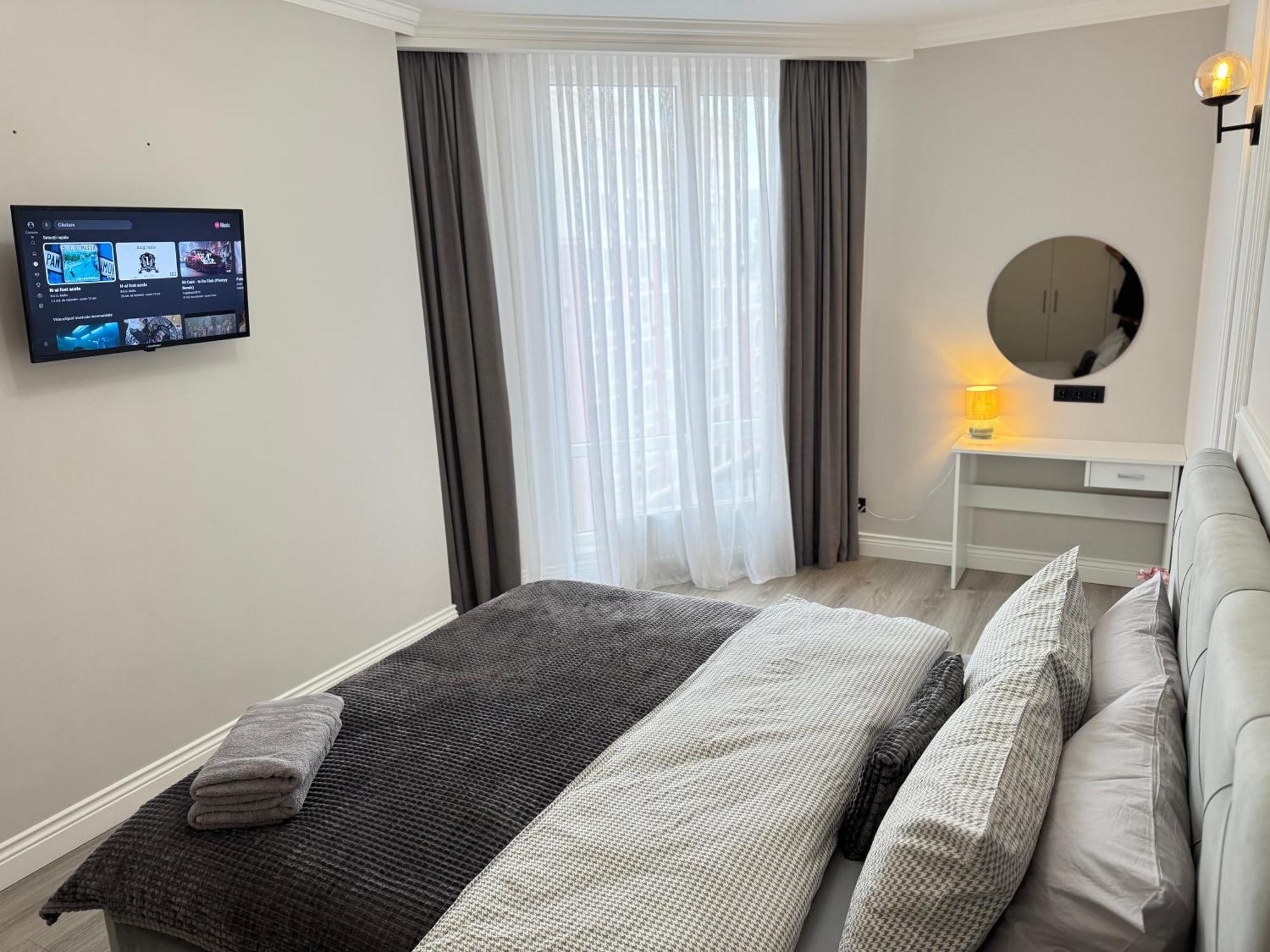 Two Bedroom Apartment In The Center, With Parking, Address Avram Iancu 32 Chişinău Eksteriør billede